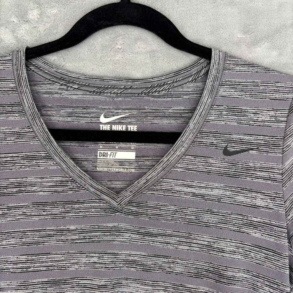 Nike T-Shirt Womens Medium Grey Dri-FIT V-Neck Striped Athletic Cut 700777-010